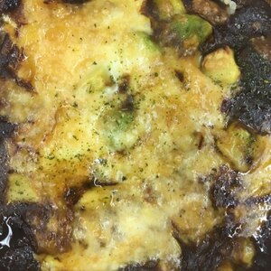 ★ワインに♪ビールに♪【アボカドのチーズ焼き】